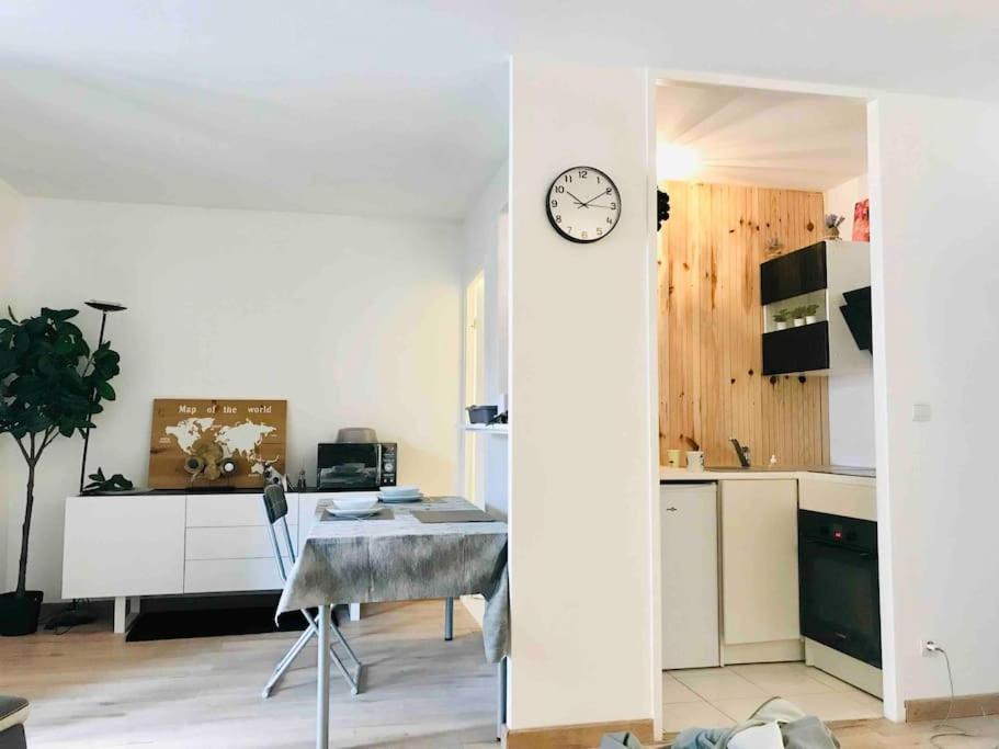 Disney Cosy Lounge Serris Bagian luar foto