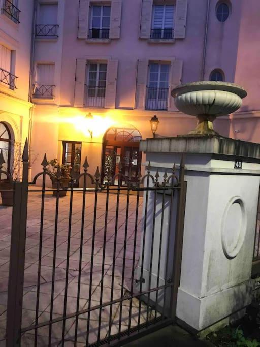 Disney Cosy Lounge Serris Bagian luar foto