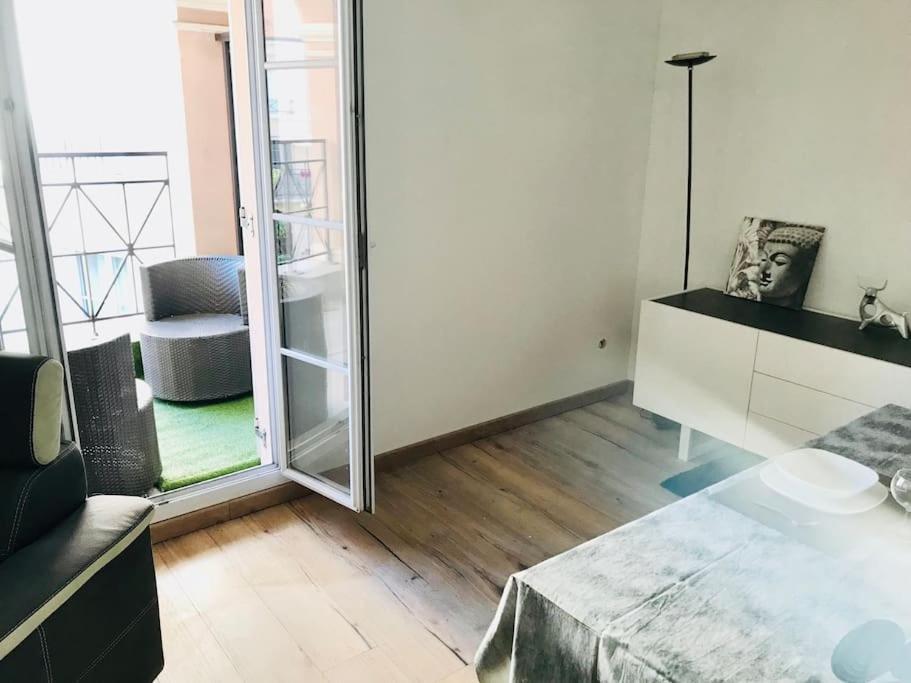 Disney Cosy Lounge Serris Bagian luar foto