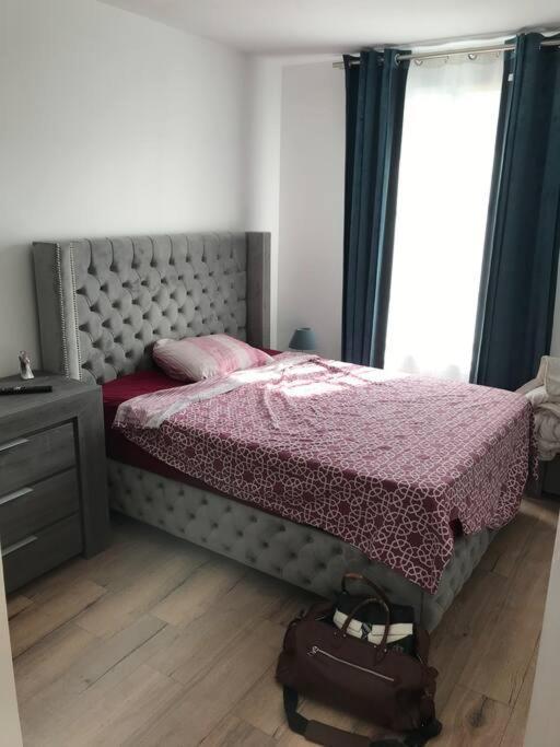 Disney Cosy Lounge Serris Bagian luar foto